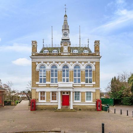 The Old Town Hall - 12 Apartment Staines-upon-Thames Exterior photo